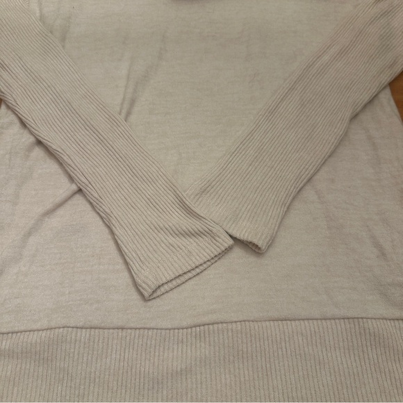 NWT GAP Elegant Cream Turtleneck Sweater - Picture 10 of 11